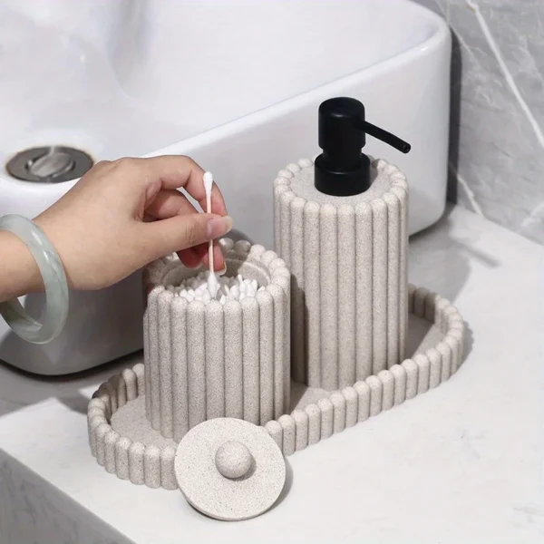 Bathroom accessories and toiletries include lotion bottles, swab boxes and trays, which are available in a variety of colors.